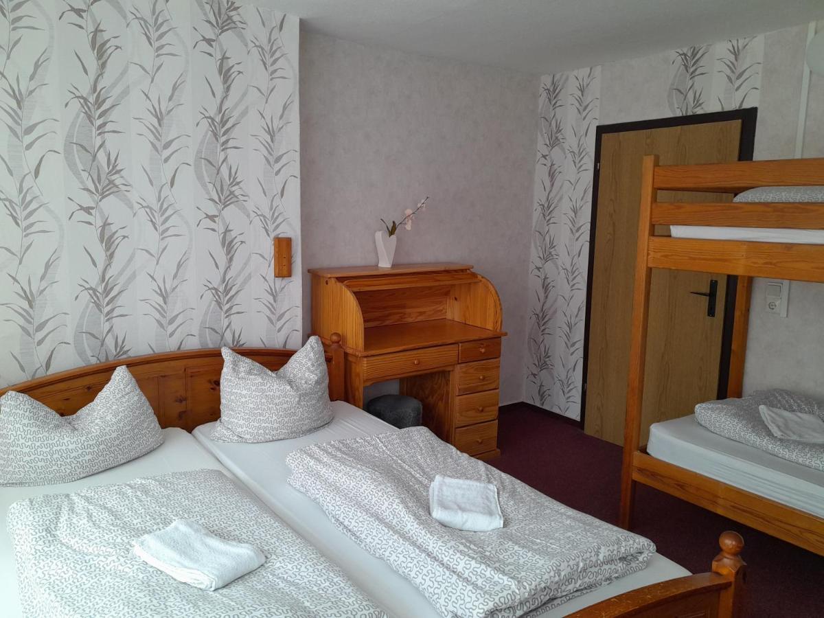 Ostalgie Ferienheim Sorgenfrei Hotel Esterno foto
